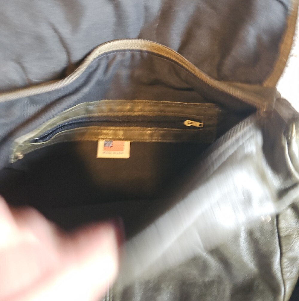 Stone Mountain Leather Messenger Bag - Dark Green - Picture 5 of 7